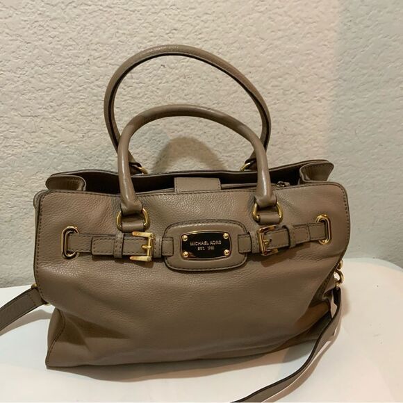 Authentic Michael Kors Hamilton Satchel Beautiful taupe "Dark Dune"color soft - Picture 2 of 16